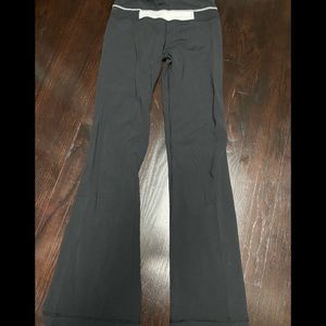 Lululemon black yoga pants size 4